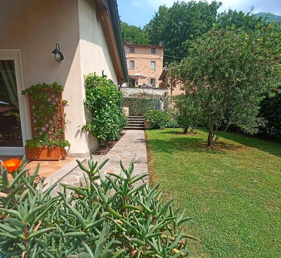 Semesterbostad Casa Girasole Villa Camaiore